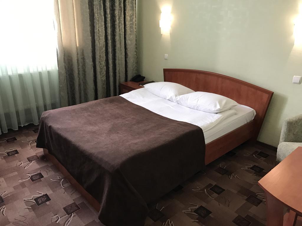 Alexandrovskiy Hotel Mykolajiw Exterior foto